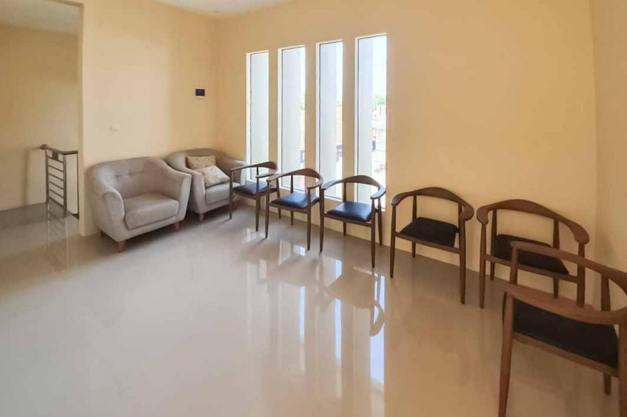 Jatiwangi Syariah Guest House Mitra Reddoorz มาจาเลงกา ภายนอก รูปภาพ